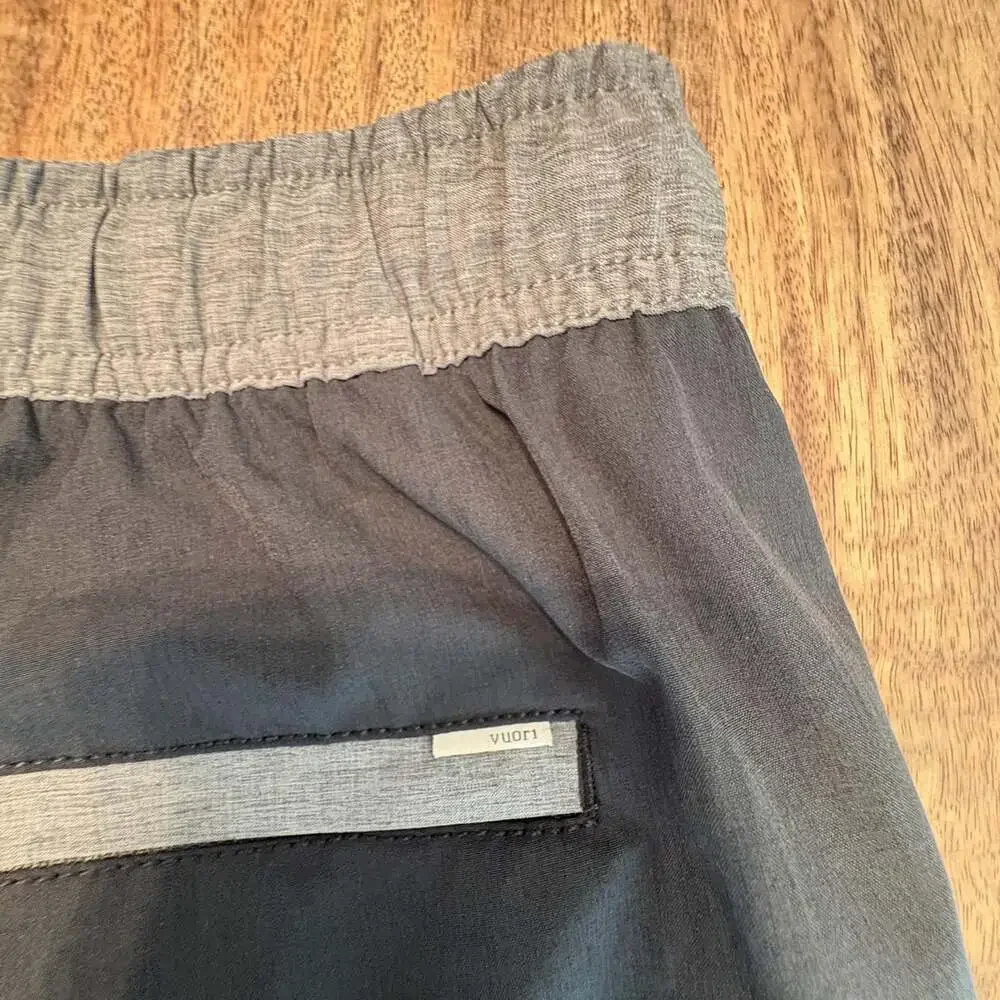 Vuori Shorts Mens 2XL Gray Athletic 7 Inch Inseam Zip Pocket Gym Running